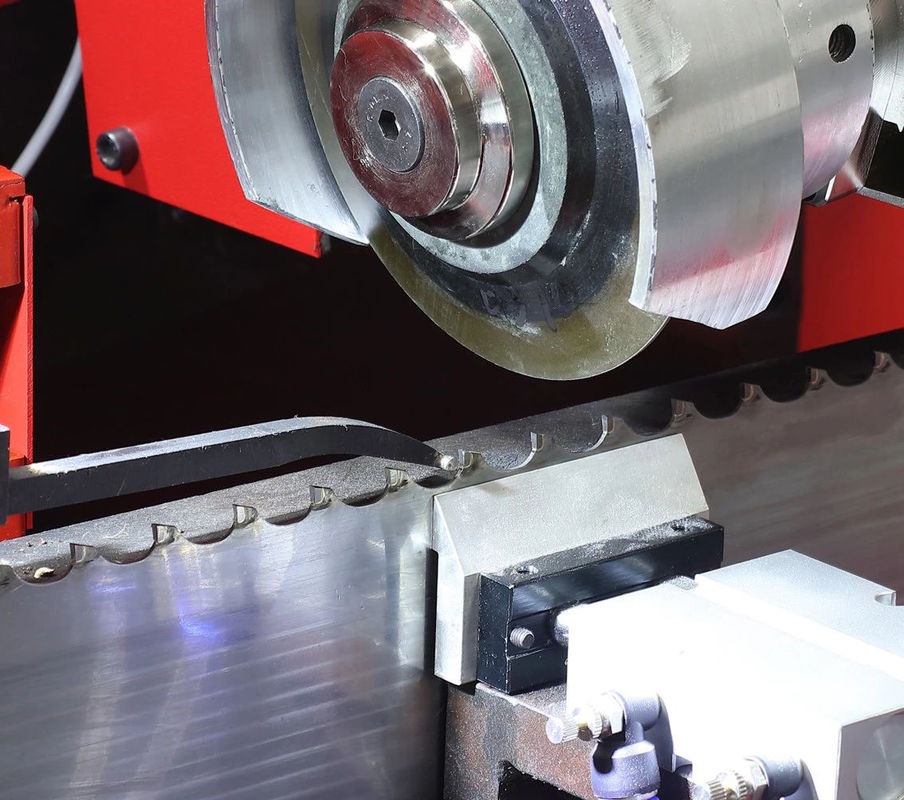 Macchina per affilare la lama di una sega a fascia di leghe di carburo con potenza motoria di 1 kW
